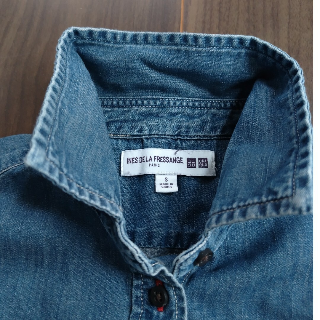 UNIQLO(ユニクロ)の【USED】イネス　コラボ　ユニクロ　デニムシャツ　Sサイズ レディースのトップス(シャツ/ブラウス(長袖/七分))の商品写真