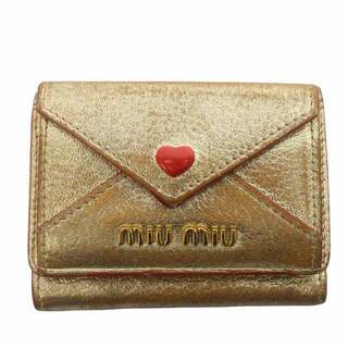 ミュウミュウ(miumiu)のミュウミュウ 三つ折り財布 ウォレット マドラスラブ ハートレター ゴールド色(財布)