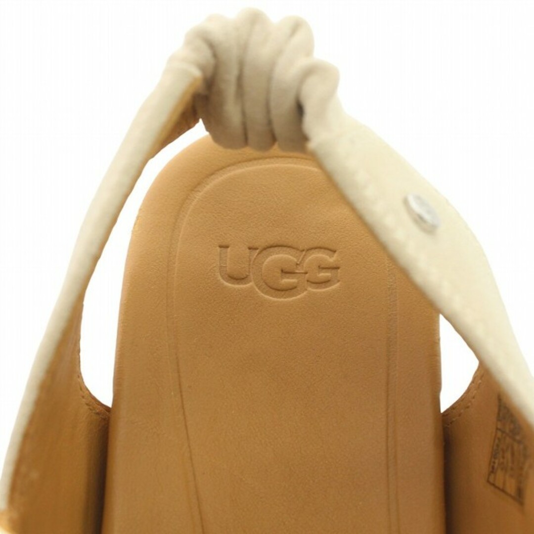 UGG(アグ)のアグ フラッフチェラ ストラップサンダル 24.5 白 茶 1099815 レディースの靴/シューズ(サンダル)の商品写真