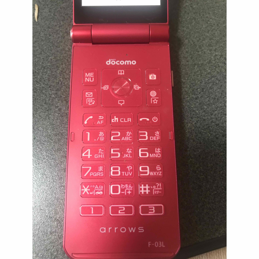 FUJITSU arrows ケータイ F-03L レッドdocomo スマホ/家電/カメラのスマートフォン/携帯電話(携帯電話本体)の商品写真