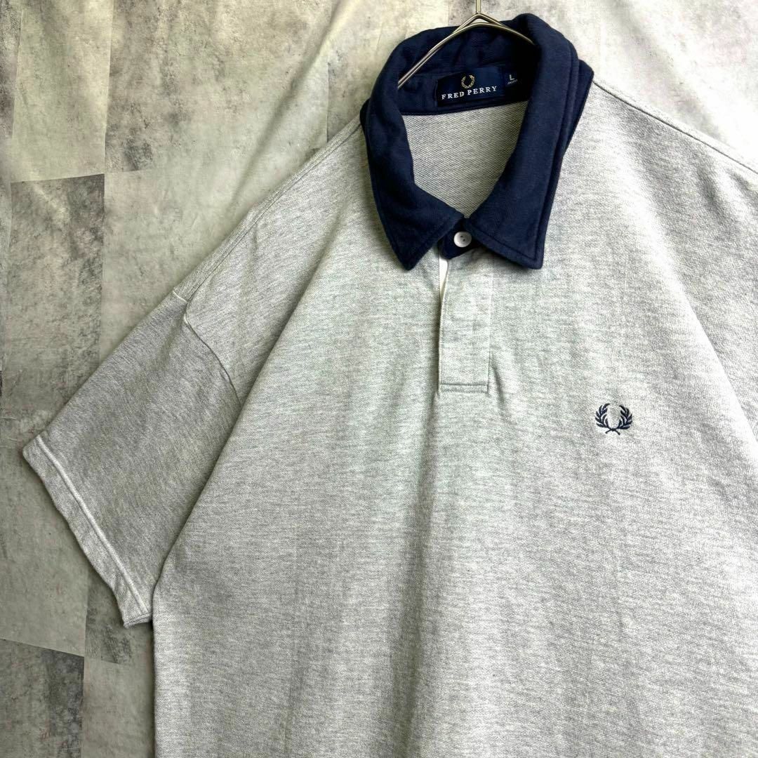 FRED PERRY(フレッドペリー)の美品 フレッドペリー スウェット ポロシャツ 半袖 刺繍ロゴ  グレー L メンズのトップス(ポロシャツ)の商品写真