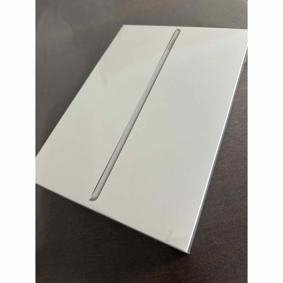 Apple(アップル)の新品・未開封 iPad 第9世代 64GB シルバー Wi-Fi スマホ/家電/カメラのPC/タブレット(タブレット)の商品写真