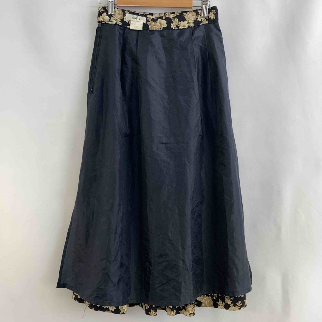 その他  レディース ロングスカート 黒花柄 tk レディースのスカート(ロングスカート)の商品写真