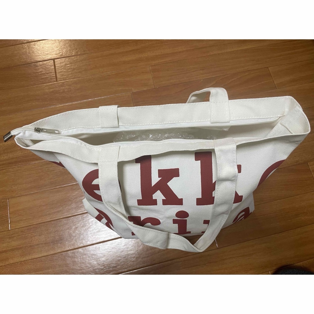 marimekko(マリメッコ)のマリメッコ　トートバッグ　白地赤文字 レディースのバッグ(トートバッグ)の商品写真
