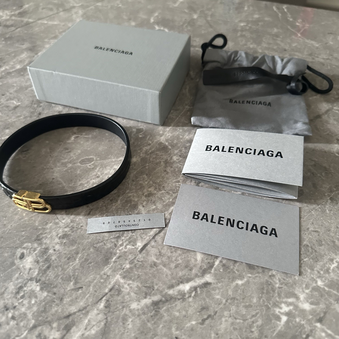 Balenciaga(バレンシアガ)の【BALENCIAGA】レザー チョーカー ブレスレット クロコ BBロゴ レディースのアクセサリー(ネックレス)の商品写真