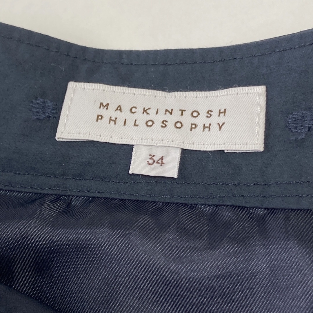 MACKINTOSH PHILOSOPHY(マッキントッシュフィロソフィー)のマッキントッシュ フィロソフィー 紺 コットン 膝丈 刺繍 スカート ネイビー レディースのスカート(ひざ丈スカート)の商品写真