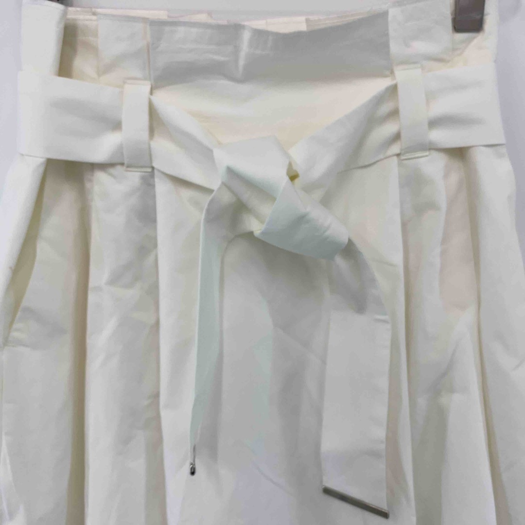 ESCADA(エスカーダ)のESCADA エスカーダ レディース ひざ丈スカート　ベルト付き　ホワイト レディースのスカート(ひざ丈スカート)の商品写真