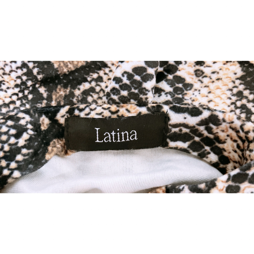 ANAP Latina(アナップラティーナ)のカッコいい蛇柄のカットソー レディースのトップス(カットソー(長袖/七分))の商品写真