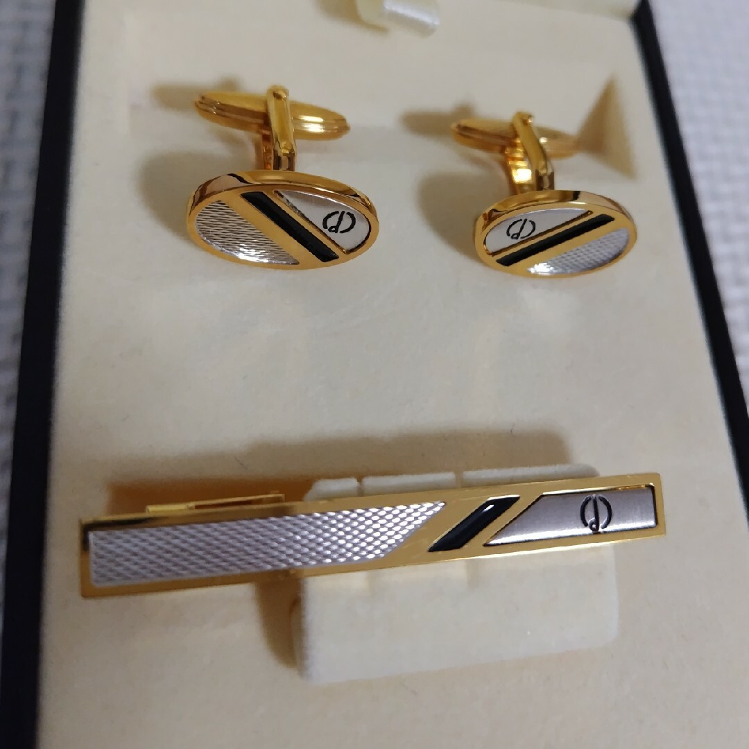 ダンヒルdunhill　タイピンとカフスセット メンズのアクセサリー(その他)の商品写真