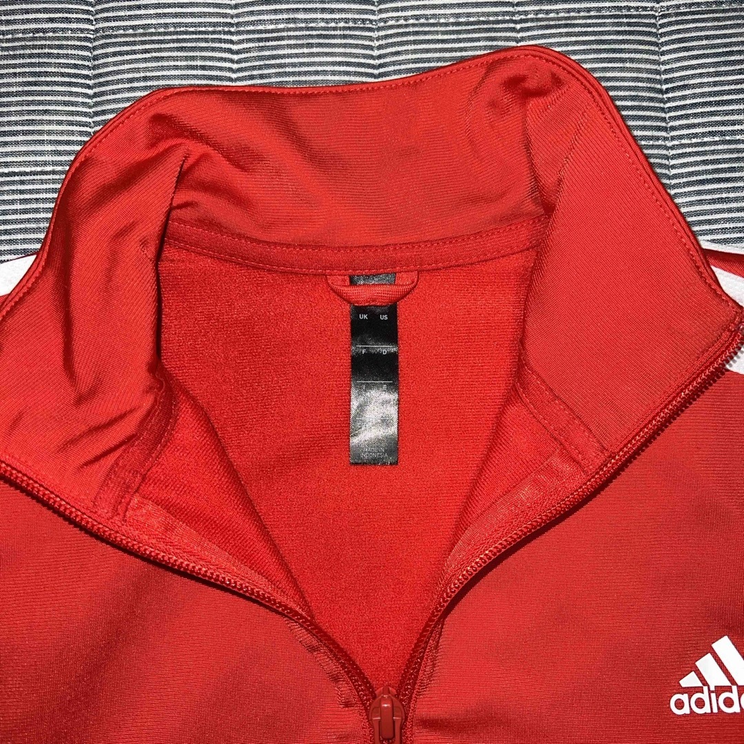 adidas(アディダス)のアディダス　ジャージ上　赤　150 キッズ/ベビー/マタニティのキッズ服男の子用(90cm~)(ジャケット/上着)の商品写真