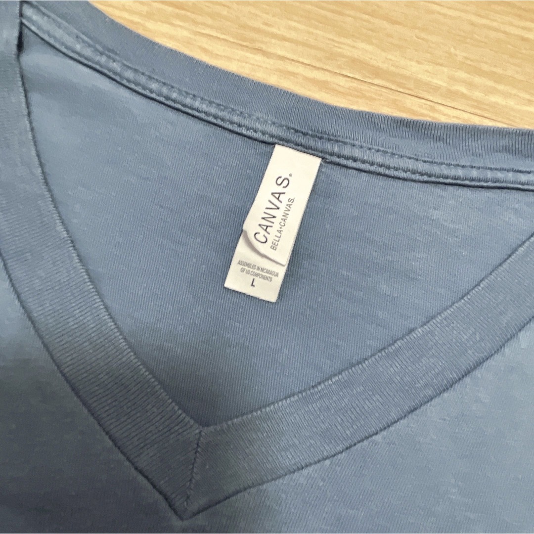 USA古着　Tシャツ　Lサイズ　グレーブルー　Vネック　プリント　ロゴ　コットン メンズのトップス(Tシャツ/カットソー(半袖/袖なし))の商品写真