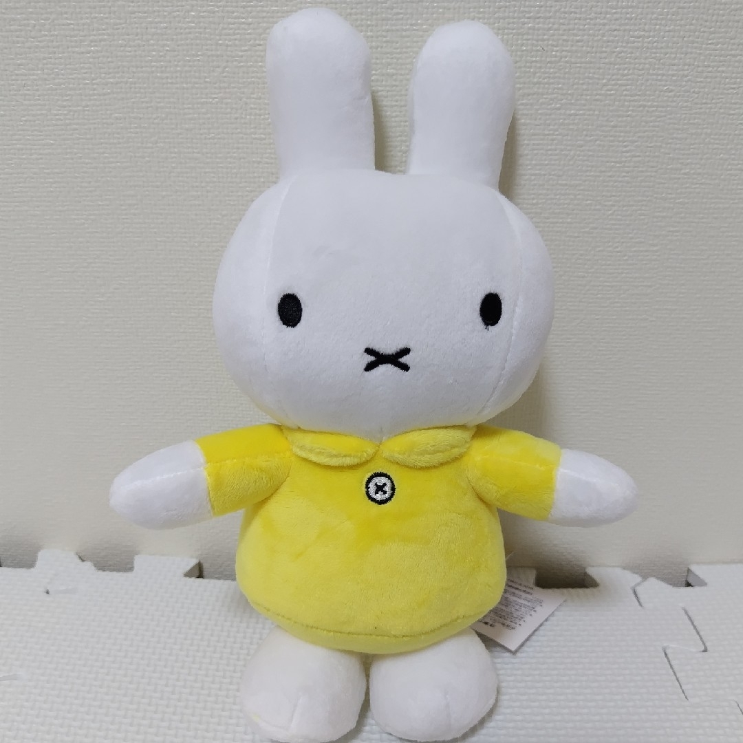 miffy(ミッフィー)の【新品・タグ付き】ミッフィー　ぬいぐるみ　＆　マスコット　2点セット エンタメ/ホビーのおもちゃ/ぬいぐるみ(キャラクターグッズ)の商品写真