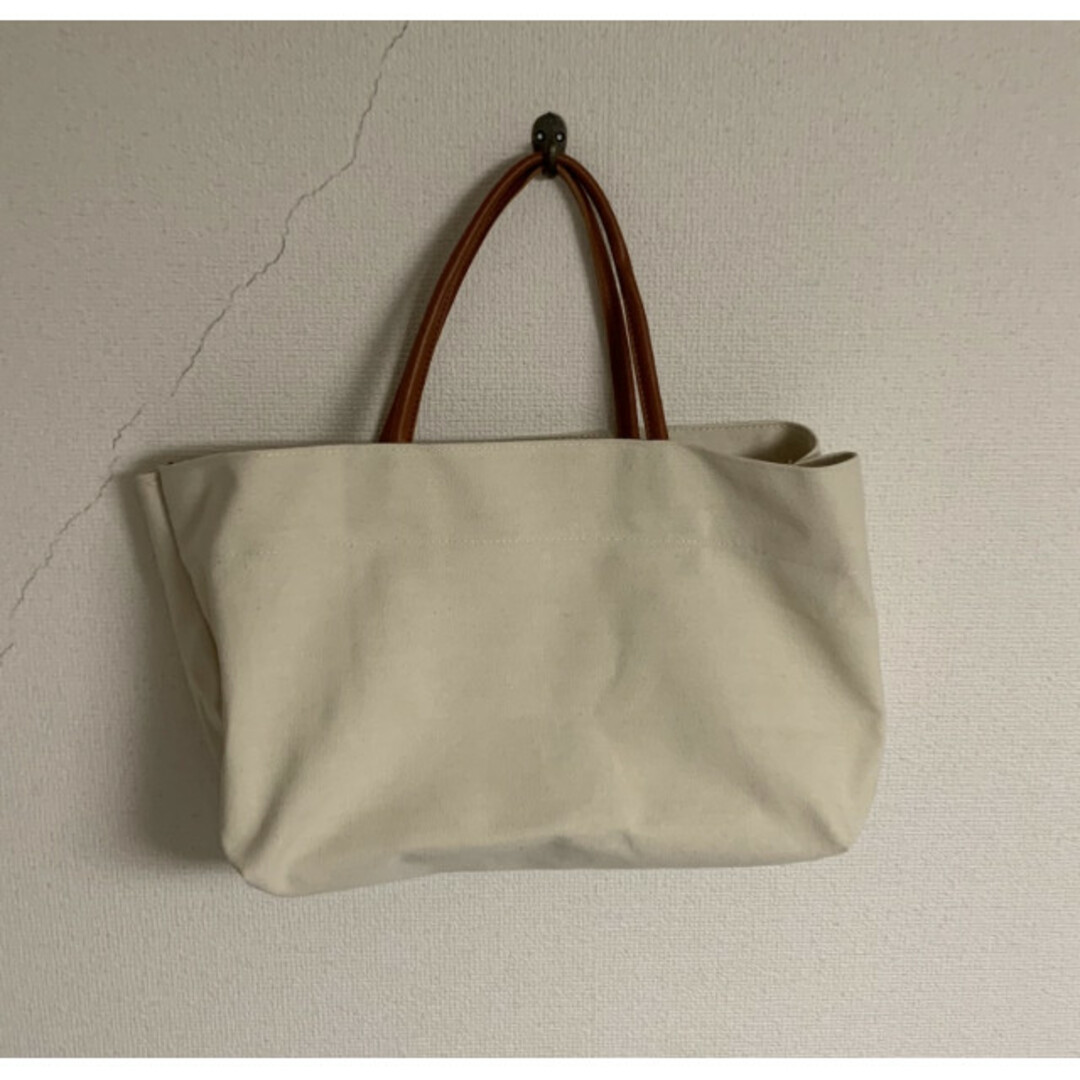 シンプルキャンバストート 無地 ナチュラル ベージュ 白 鞄 カバン プチプラ レディースのバッグ(トートバッグ)の商品写真