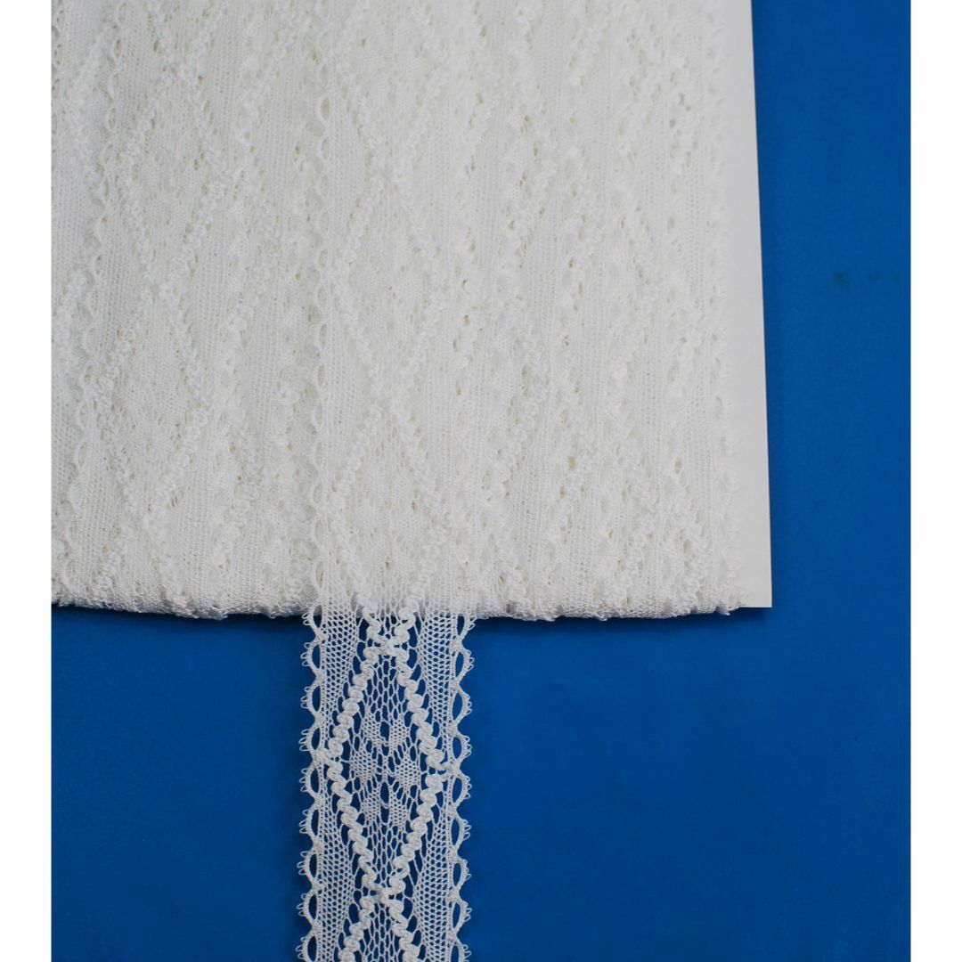 R118-50　綿レース　３３ｍｍ巾　オフ白　５０ｍ長巻き ハンドメイドの素材/材料(生地/糸)の商品写真