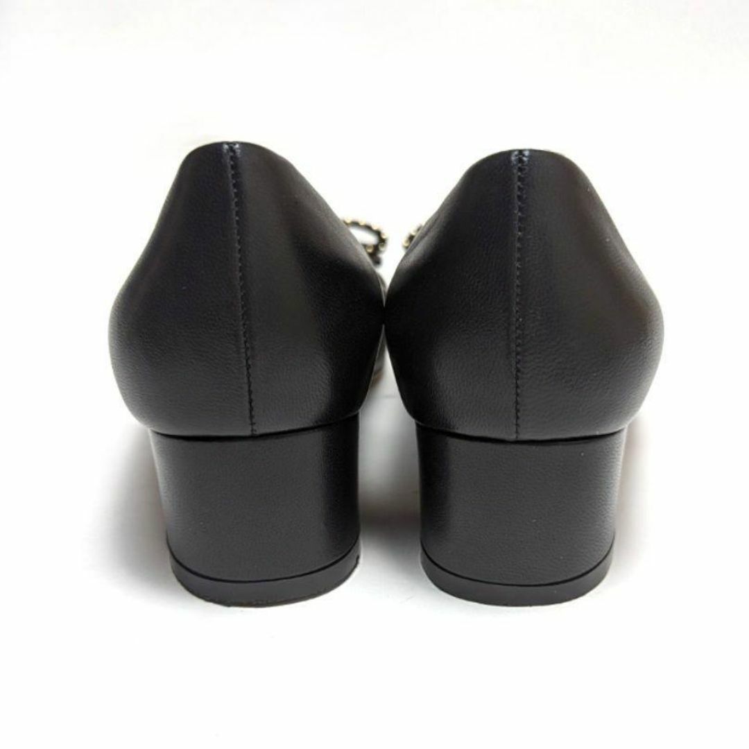 Salvatore Ferragamo(サルヴァトーレフェラガモ)の新品そっくりさん⭐フェラガモFerragamo　ヴァラ　パンプス　6.5D　黒 レディースの靴/シューズ(ハイヒール/パンプス)の商品写真