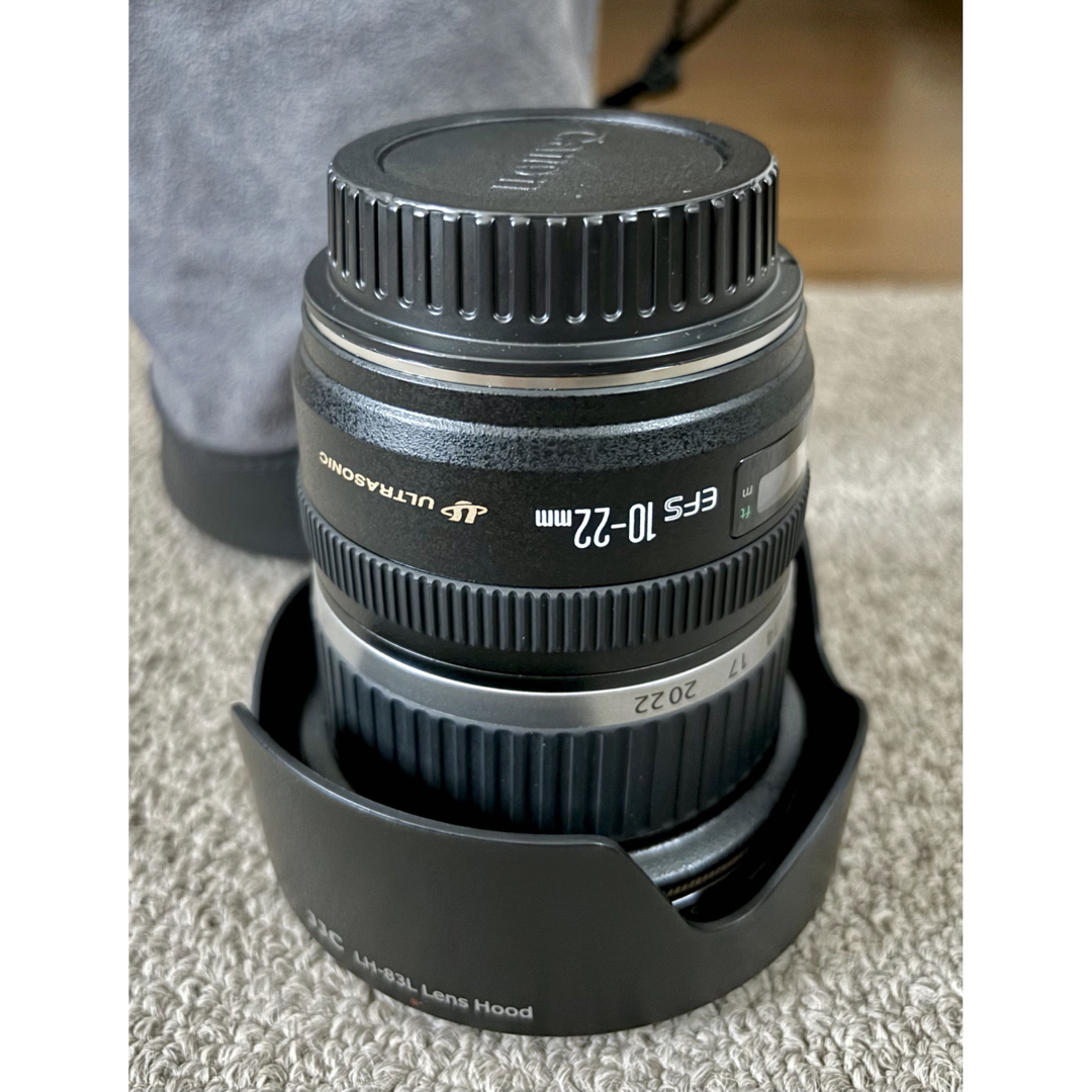 Canon(キヤノン)のフード付き Canon EF-S10-22mm F3.5-4.5 USM スマホ/家電/カメラのカメラ(その他)の商品写真