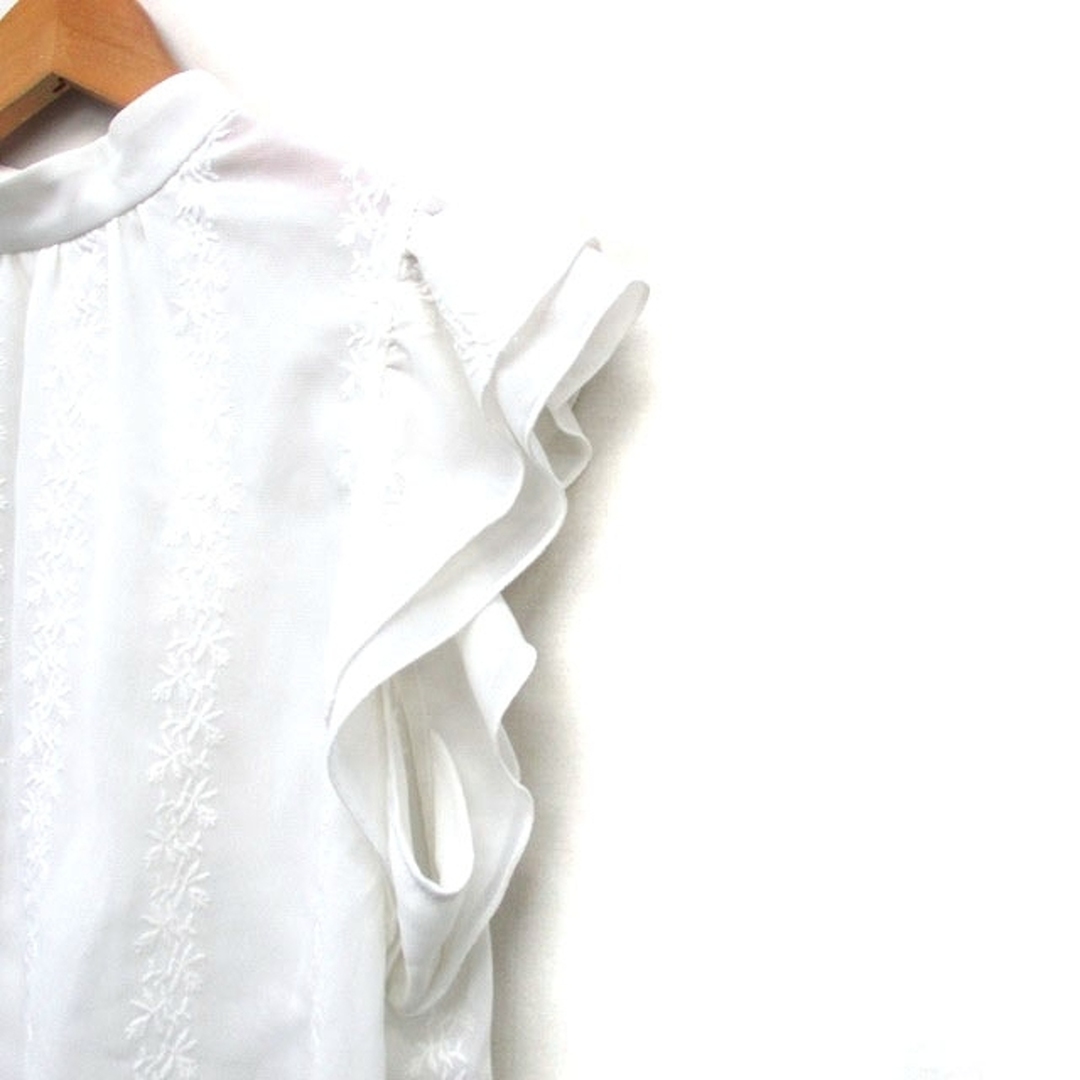 moussy(マウジー)のマウジー moussy ブラウス シャツ ティアード袖 半袖 刺繍 F ホワイト レディースのトップス(シャツ/ブラウス(半袖/袖なし))の商品写真