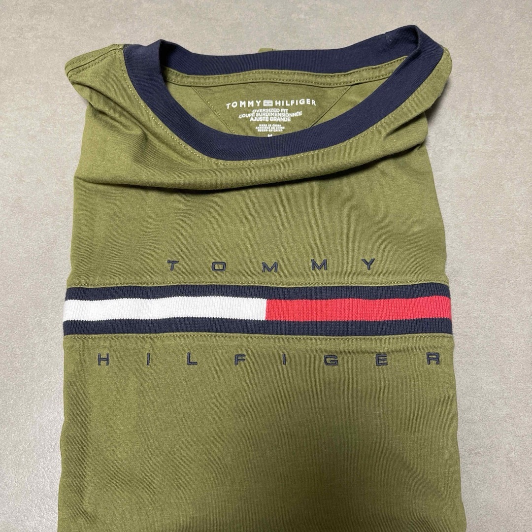 TOMMY HILFIGER(トミーヒルフィガー)のトミーカーキ半袖シャツ(M) メンズのトップス(Tシャツ/カットソー(半袖/袖なし))の商品写真