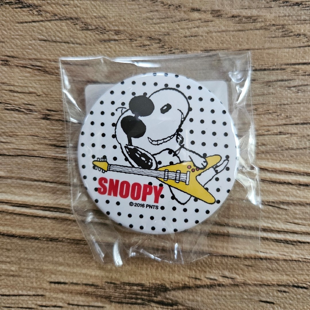 SNOOPY(スヌーピー)のスヌーピー　缶バッジ(ミュージック)　４個セット エンタメ/ホビーのアニメグッズ(バッジ/ピンバッジ)の商品写真