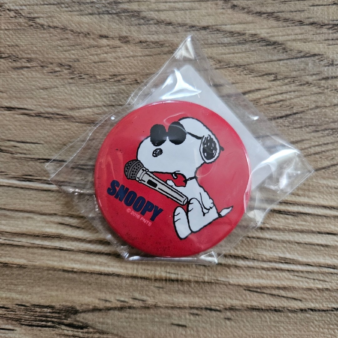 SNOOPY(スヌーピー)のスヌーピー　缶バッジ(ミュージック)　４個セット エンタメ/ホビーのアニメグッズ(バッジ/ピンバッジ)の商品写真