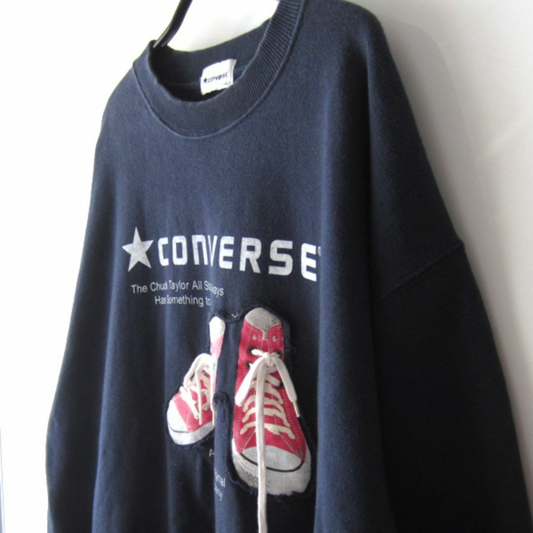 CONVERSE(コンバース)のCONVERSE／コンバース★　紐付きスニーカーワッペン 　トレーナー　4L メンズのトップス(スウェット)の商品写真