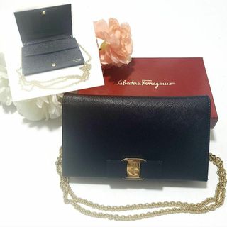 サルヴァトーレフェラガモ(Salvatore Ferragamo)のサルバトーレフェラガモ☆ヴァラリボン☆レザー☆チェーンウォレット☆長財布(財布)