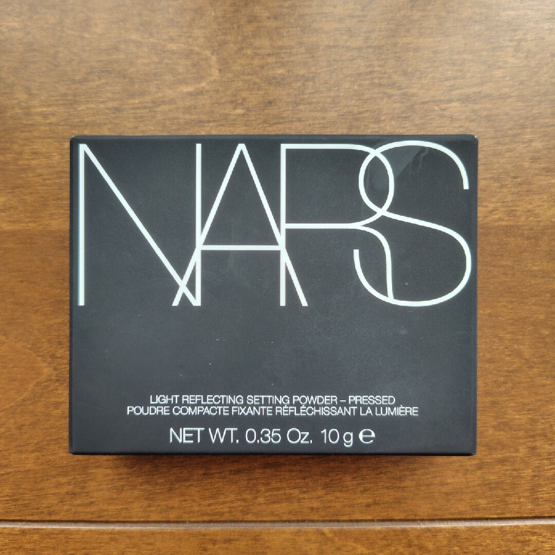 NARS(ナーズ)のライトリフレクティングセッティングパウダー　プレスト　N コスメ/美容のベースメイク/化粧品(フェイスパウダー)の商品写真