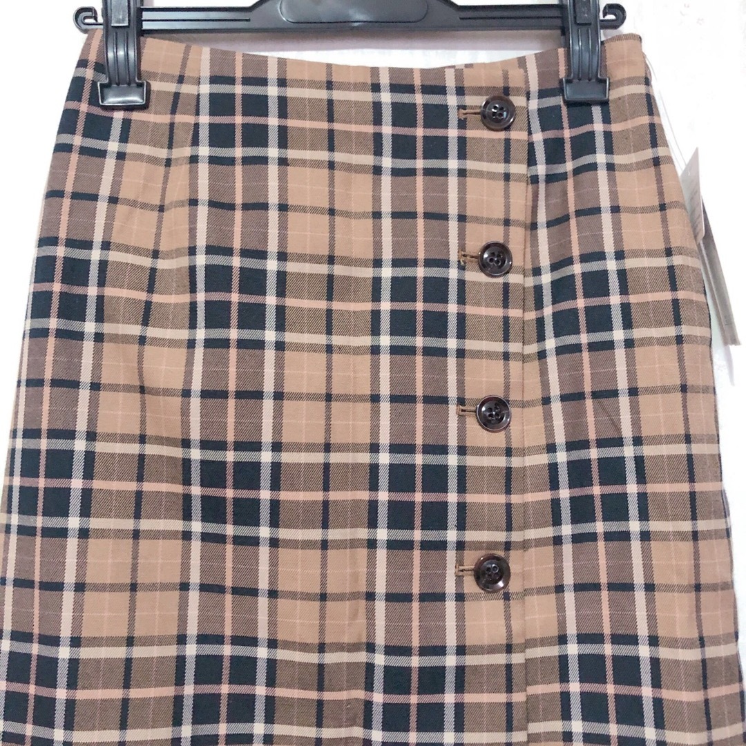 NATURAL BEAUTY BASIC(ナチュラルビューティーベーシック)のスカート  膝丈　チェック　台形　ベージュ　茶色　オフィス　可愛い　新品未使用 レディースのスカート(ひざ丈スカート)の商品写真