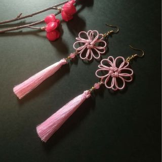 【和風】八重菊結びとタッセルのピアス（イヤリング）（薄ピンク）【チャイナ】(ピアス)