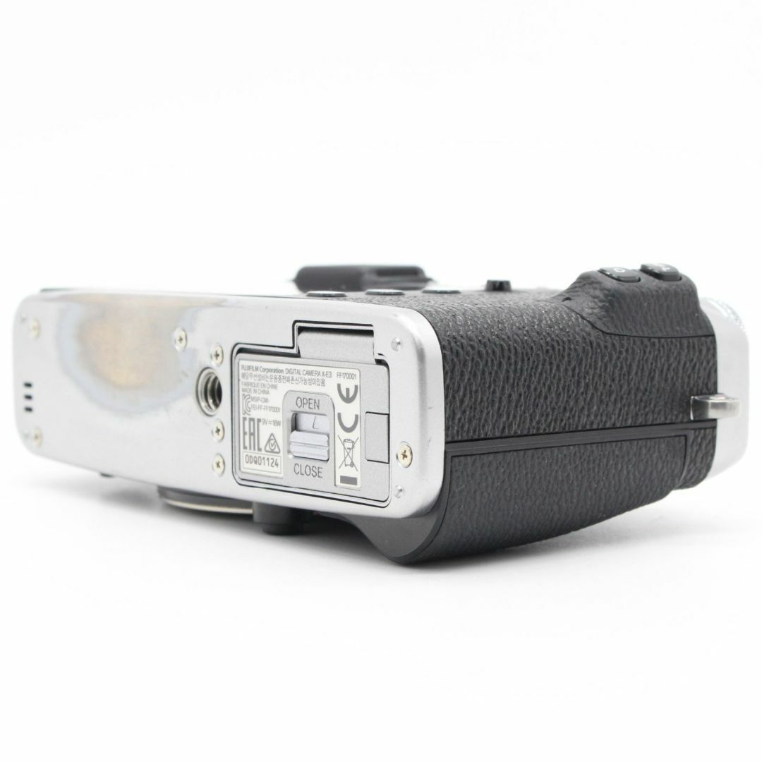 富士フイルム(フジフイルム)のFUJIFILM X-E3 ボディ シルバー ショット数2242回 スマホ/家電/カメラのカメラ(ミラーレス一眼)の商品写真