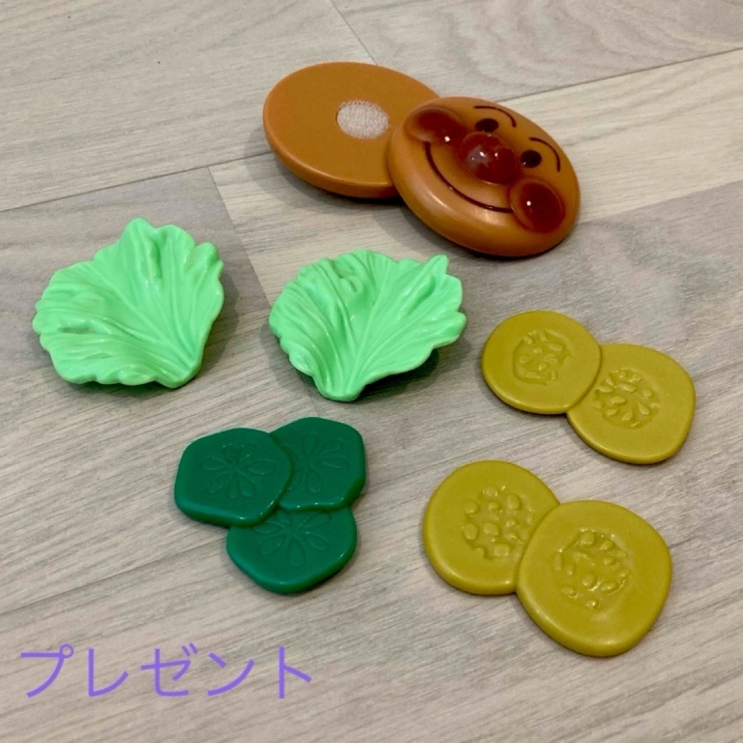 木製&フェルト玩具💚おままごと『プレゼント付き』 キッズ/ベビー/マタニティのおもちゃ(知育玩具)の商品写真