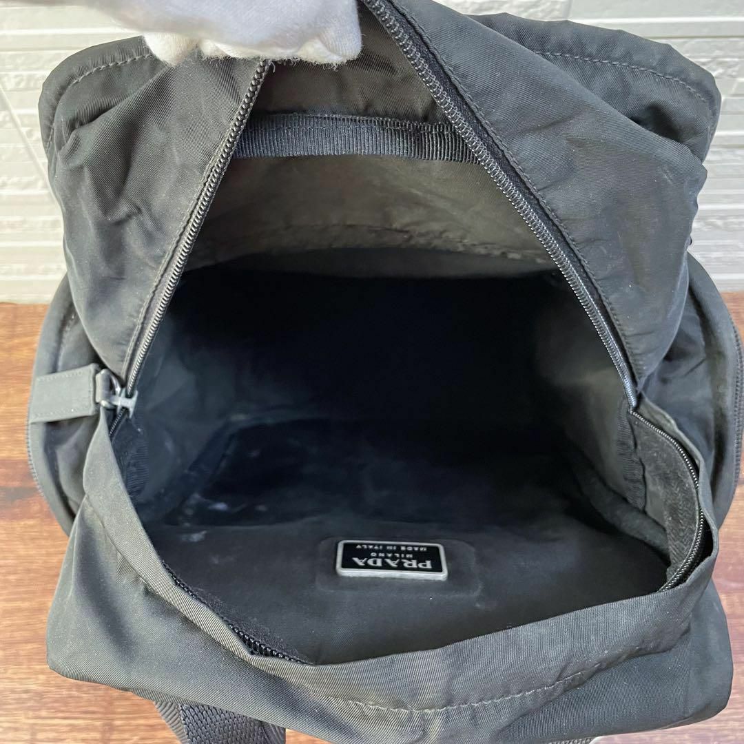 PRADA(プラダ)のプラダ ナイロン リュック バックパック 三角プレートロゴ ブラック 黒 メンズのバッグ(バッグパック/リュック)の商品写真