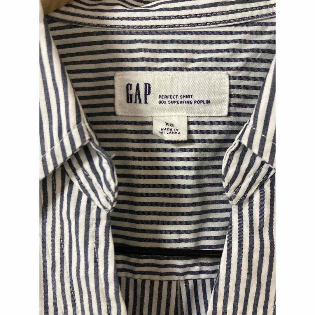 GAP(ギャップ)の美品 GAP ストライプ長袖シャツ S レディースのトップス(シャツ/ブラウス(長袖/七分))の商品写真