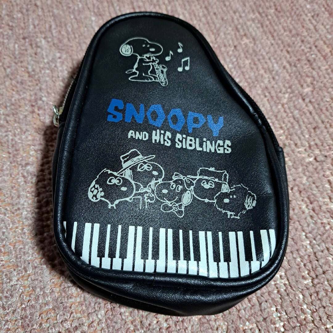 SNOOPY(スヌーピー)のPEANUTSスヌーピーポーチ レディースのファッション小物(ポーチ)の商品写真