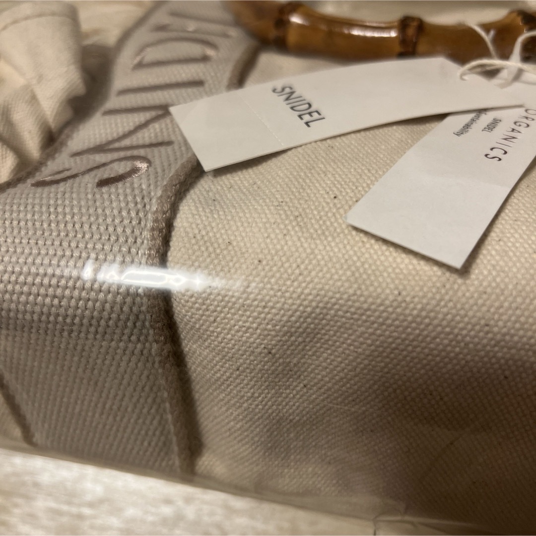SNIDEL(スナイデル)のフリルロゴバンブーバッグ　ロゴトートバッグ レディースのバッグ(トートバッグ)の商品写真