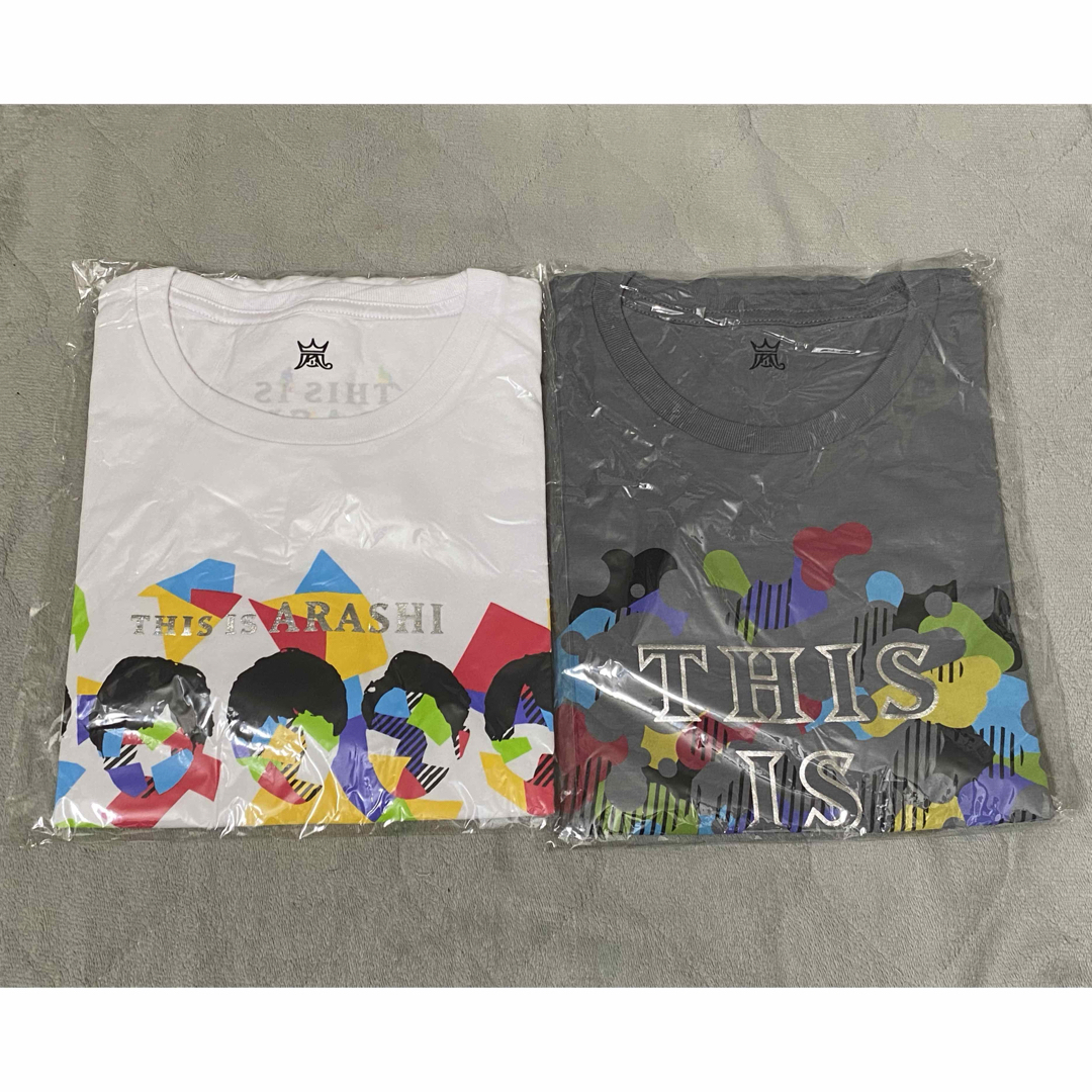 嵐(アラシ)の嵐 This is ARASHI Tシャツ 白 グレー ２点セット エンタメ/ホビーのタレントグッズ(アイドルグッズ)の商品写真