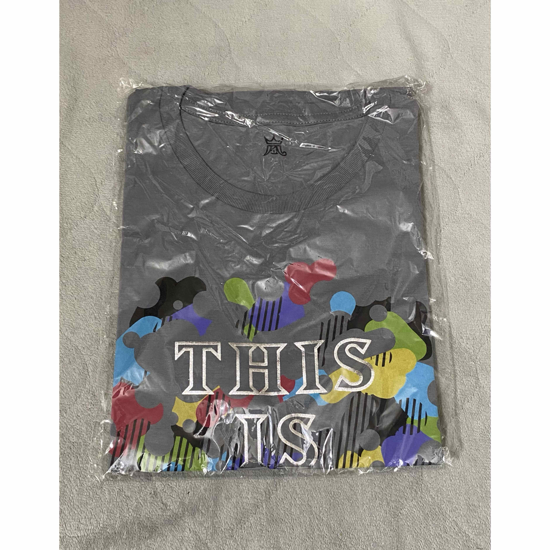 嵐(アラシ)の嵐 This is ARASHI Tシャツ 白 グレー ２点セット エンタメ/ホビーのタレントグッズ(アイドルグッズ)の商品写真