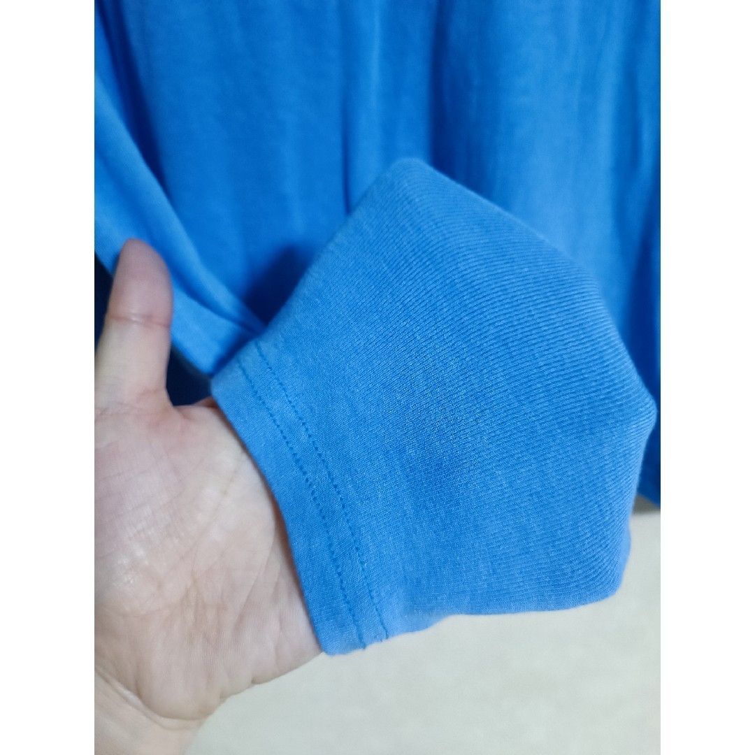 美品 ブルー 肩パッド付き Uネック ショート丈 Ｆ 春 秋 Ｔシャツ 長袖 青 レディースのトップス(Tシャツ(長袖/七分))の商品写真