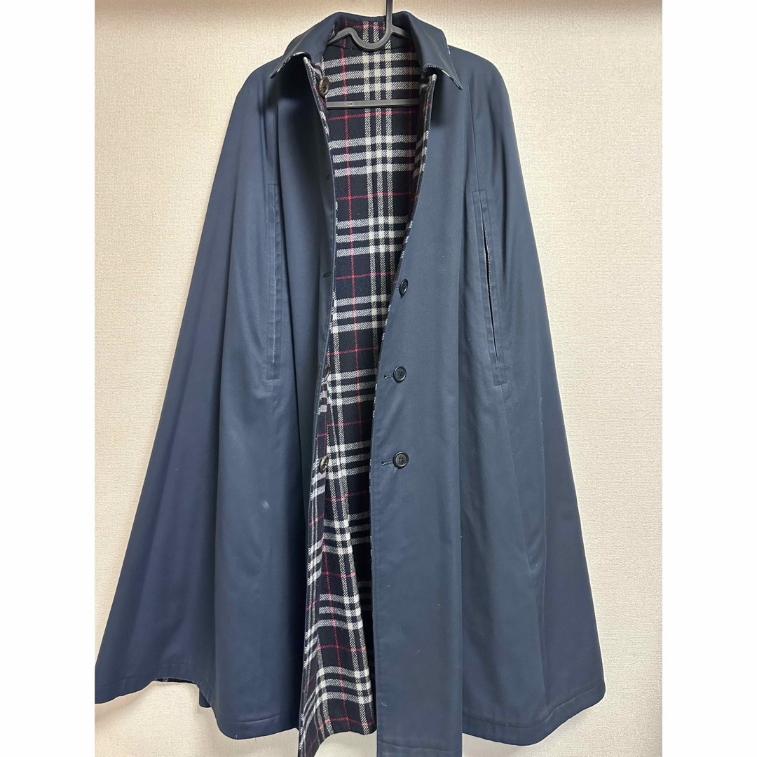 BURBERRY(バーバリー)のレア Burberry 毛100%リバーシブルマント 紺色 レディースのジャケット/アウター(ロングコート)の商品写真