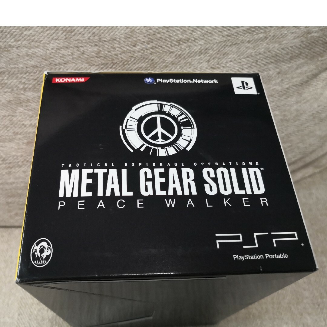 PlayStation Portable(プレイステーションポータブル)のメタルギアソリッド PSP プレミアムパッケージ METALGEARSOLID エンタメ/ホビーのゲームソフト/ゲーム機本体(携帯用ゲーム機本体)の商品写真