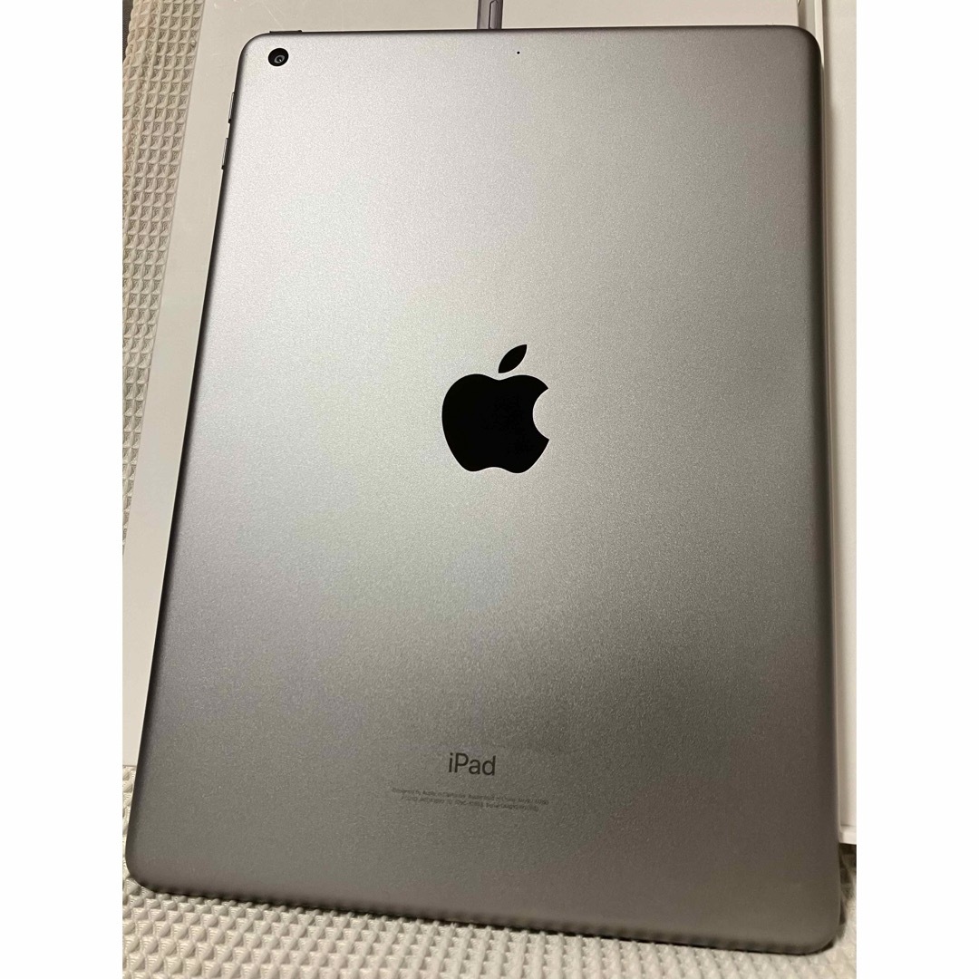 Apple(アップル)のiPad 第6世代 WiFi 32GB スペースグレイ 96.2% スマホ/家電/カメラのPC/タブレット(タブレット)の商品写真