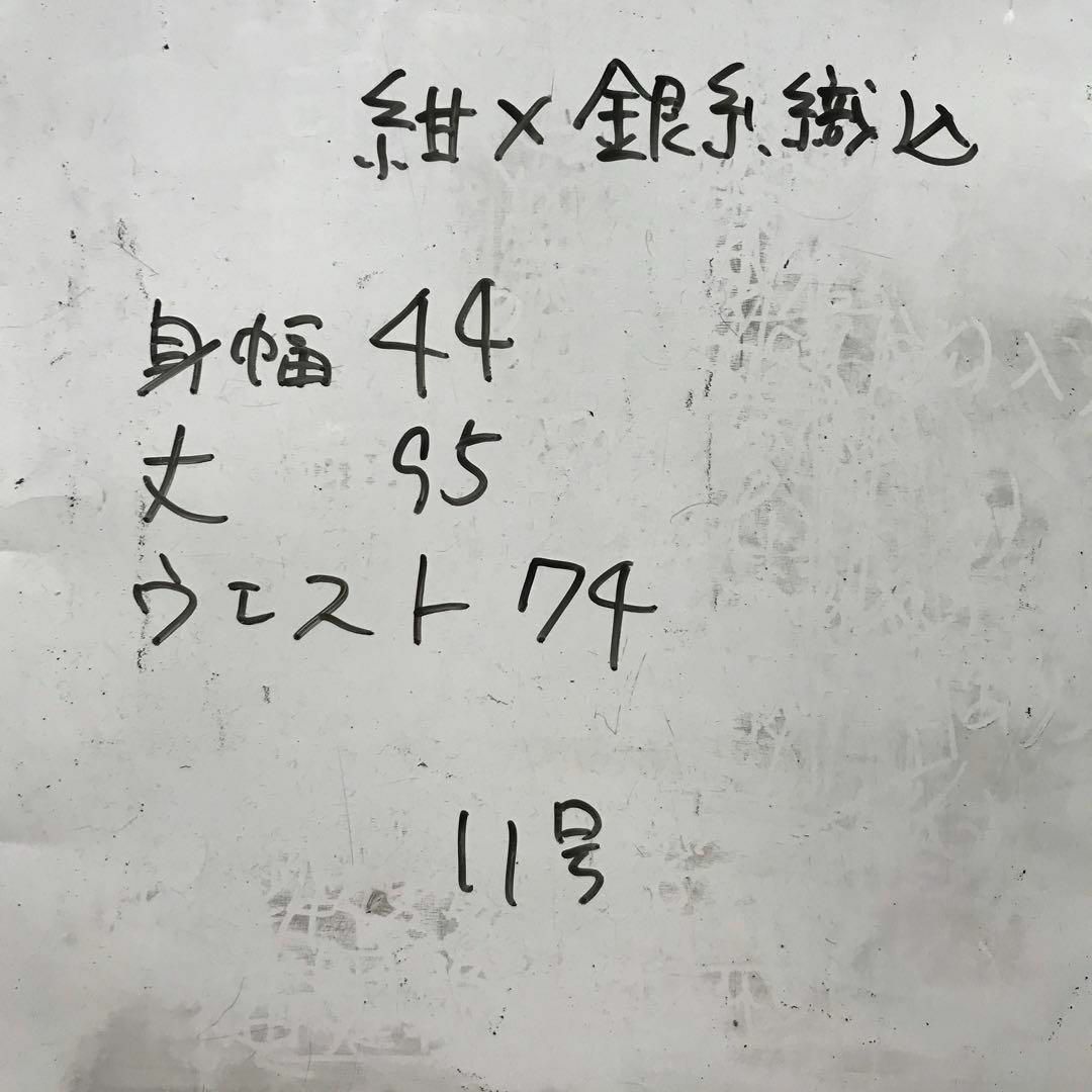 Aylesbury(アリスバーリー)のAylesbury 半袖ワンピース膝丈　11号L  日本製　紺花柄 レディースのワンピース(ひざ丈ワンピース)の商品写真