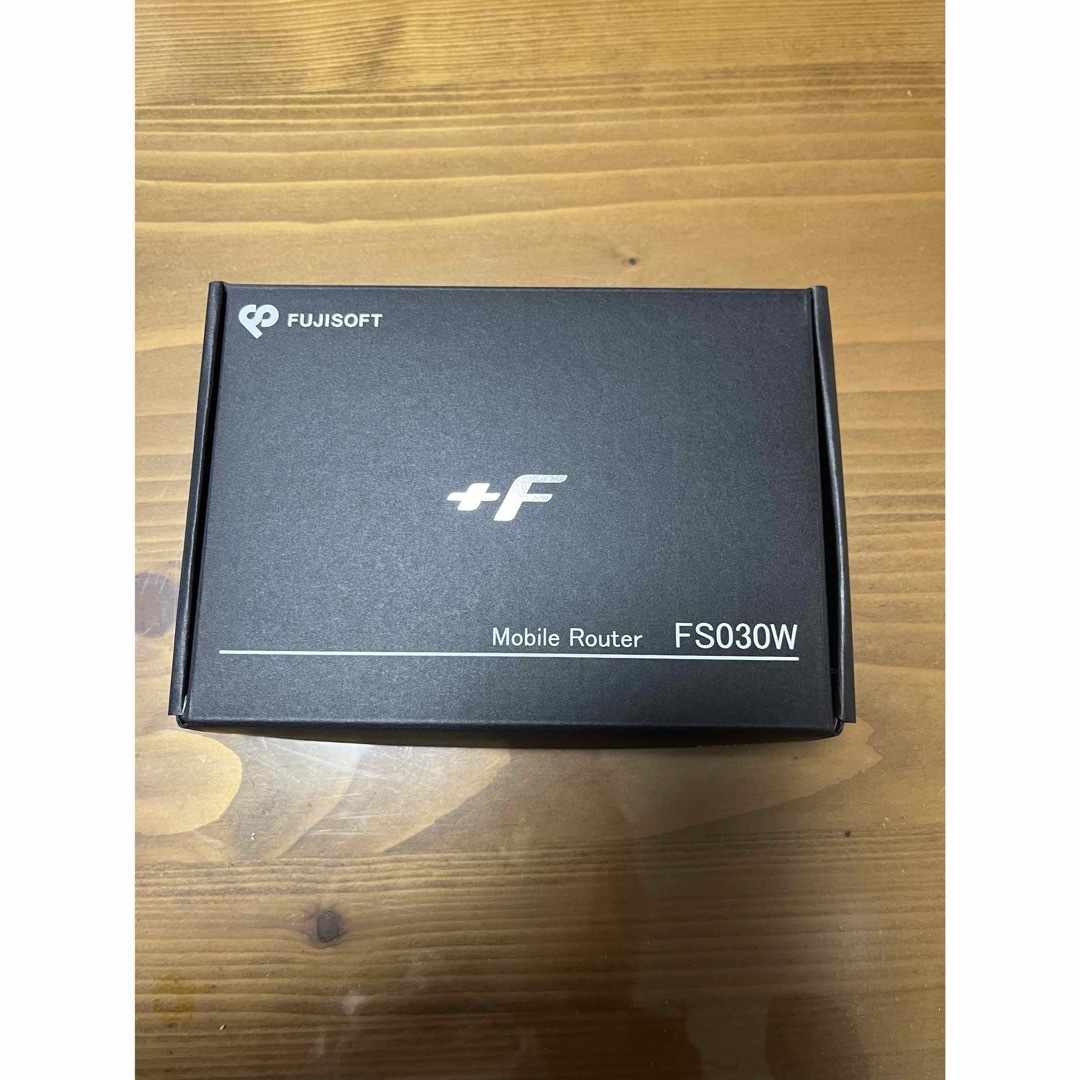 FS030W FUJISOFT モバイルルーター 富士ソフトSIMフリー スマホ/家電/カメラのPC/タブレット(PC周辺機器)の商品写真