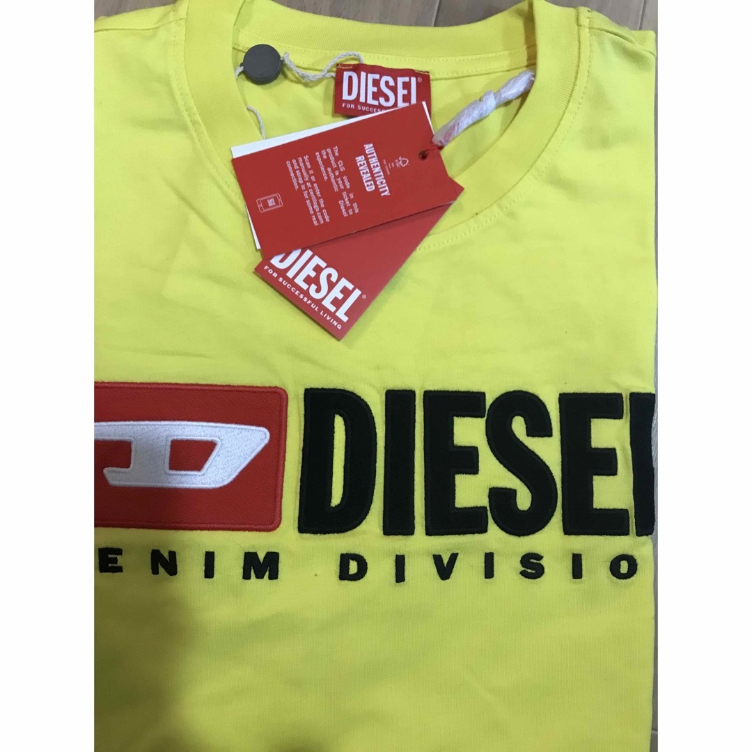 DIESEL(ディーゼル)のDIESEL Tシャツ XL T-JUST-DIVISION イエロー メンズのトップス(Tシャツ/カットソー(半袖/袖なし))の商品写真