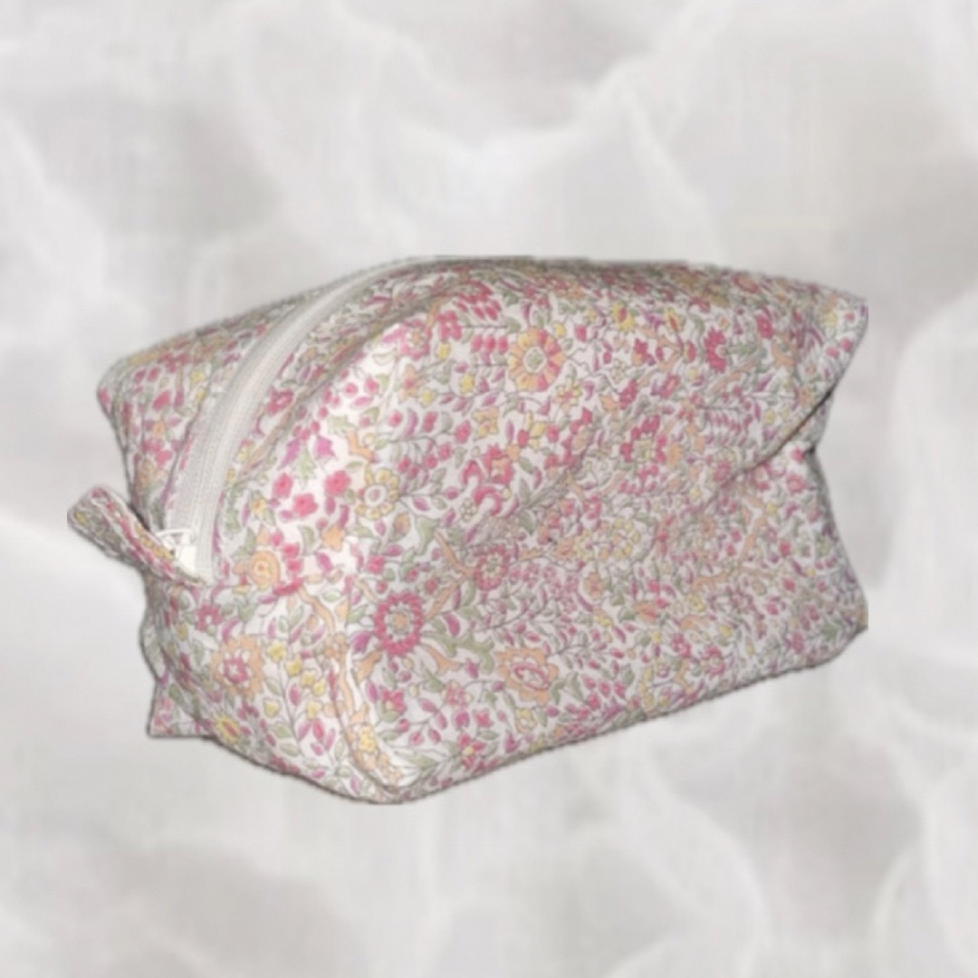 ポーチ　花　ピンク　ハンドメイド レディースのファッション小物(ポーチ)の商品写真