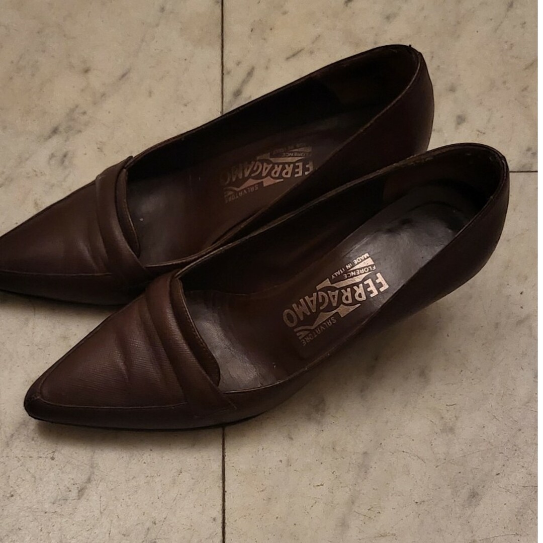 Salvatore Ferragamo(サルヴァトーレフェラガモ)のサルバトーレフェラガモ　パンプス　23cm レディースの靴/シューズ(ハイヒール/パンプス)の商品写真