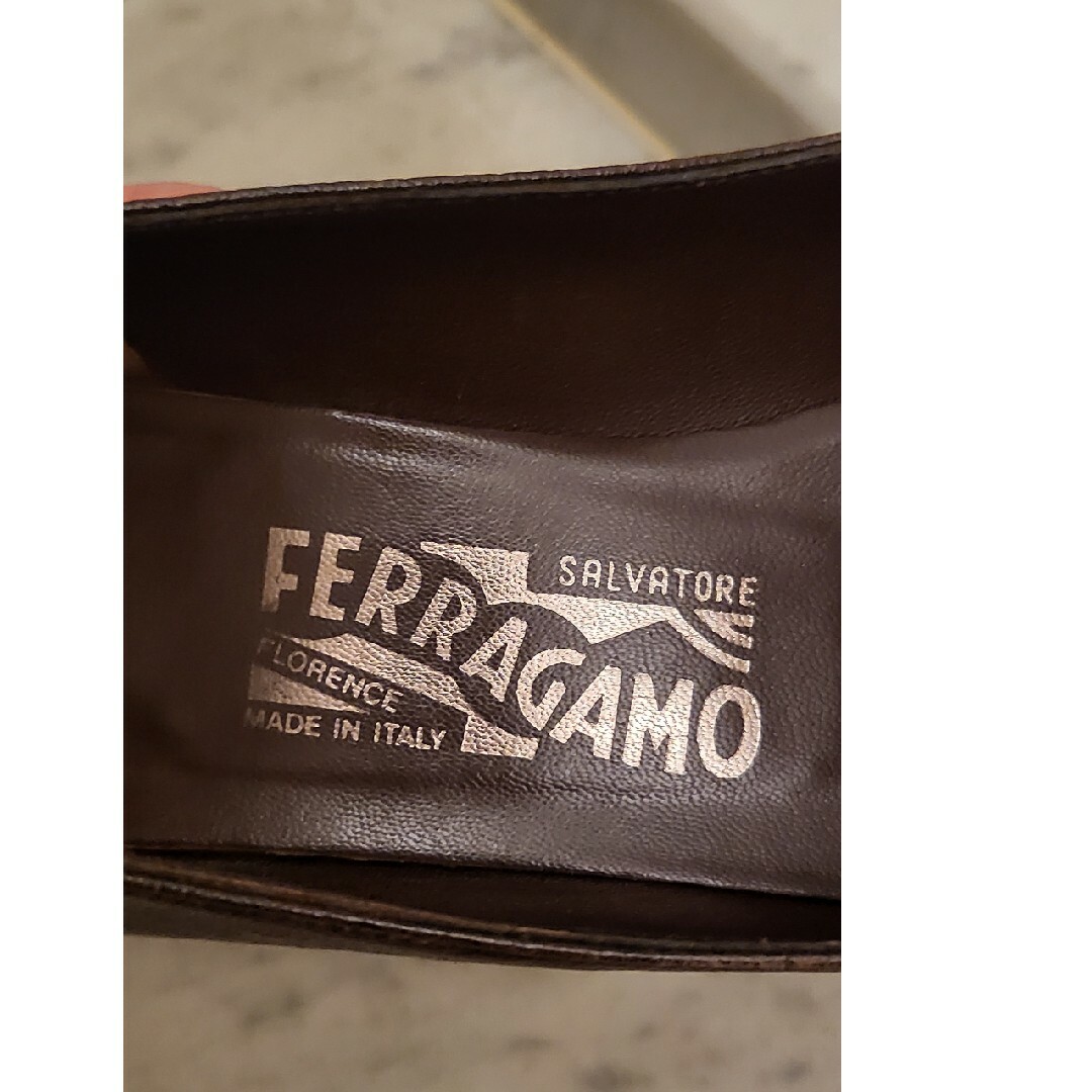 Salvatore Ferragamo(サルヴァトーレフェラガモ)のサルバトーレフェラガモ　パンプス　23cm レディースの靴/シューズ(ハイヒール/パンプス)の商品写真