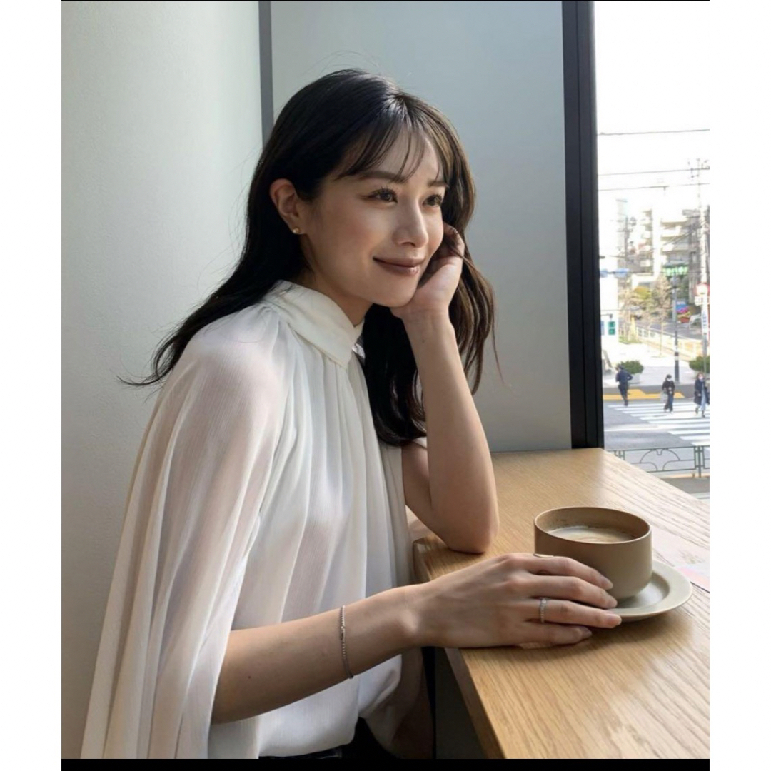 ánuans(アニュアンス)のlaubeblanc Cape sleeve Chiffon Blouse レディースのトップス(シャツ/ブラウス(長袖/七分))の商品写真