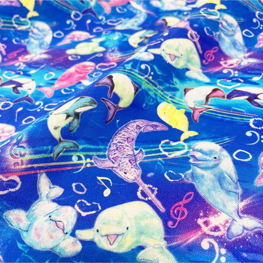 【オリジナル生地】melodyドルフィンズ　濃い青　コットンリネン ハンドメイドの素材/材料(生地/糸)の商品写真