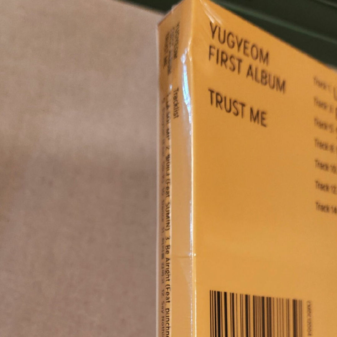 YUGYEOM TRUST ME イエロー エンタメ/ホビーのCD(K-POP/アジア)の商品写真